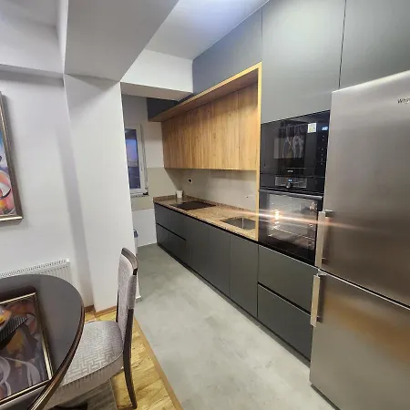 Luxury Vlae 1 Apartment *